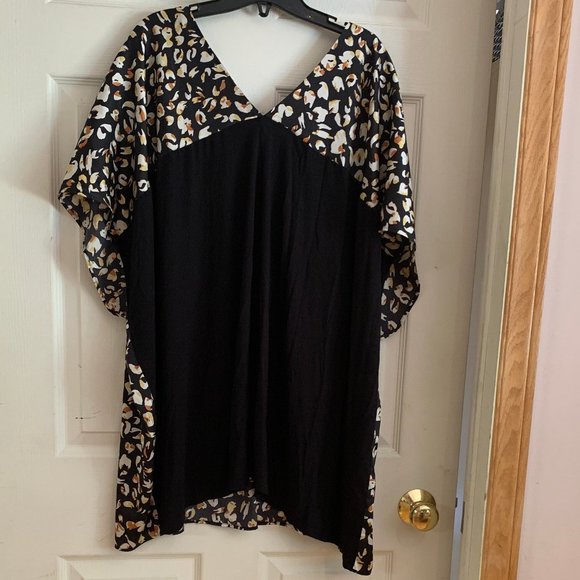 AdditionElle Short Sleeve V Neck Blouse Size 5X - Picture 2 of 3